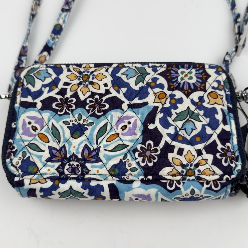 Vera Bradley RFID 3-in-1 Crossbody Wristlet Wallet Lisbon Medallion Cool NWT - Picture 4 of 16